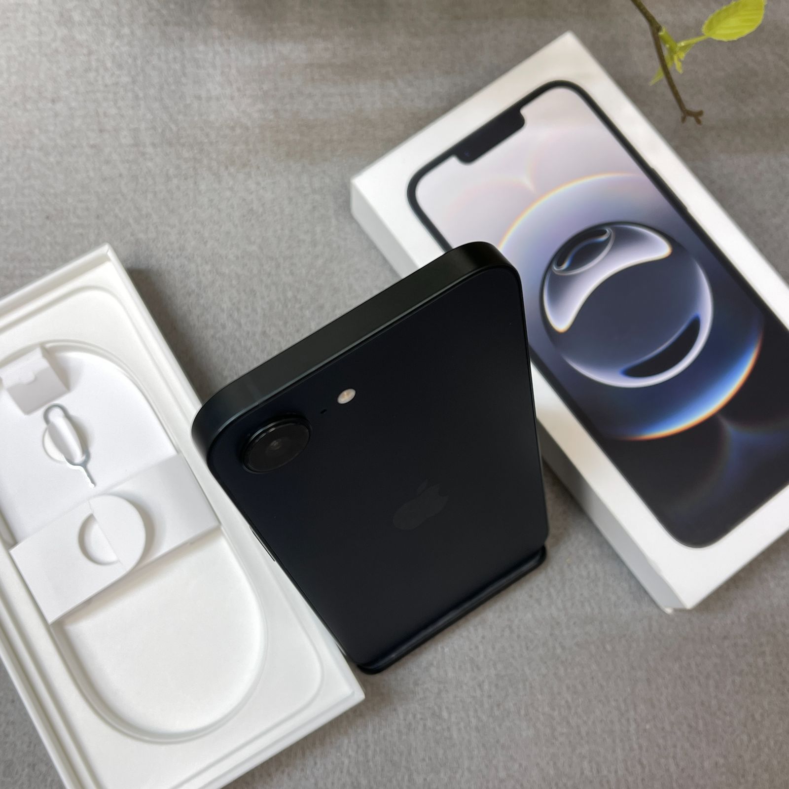 バッテリー100% iPhone16e 128GB ブラック 国内SIMフリー 送料無料
