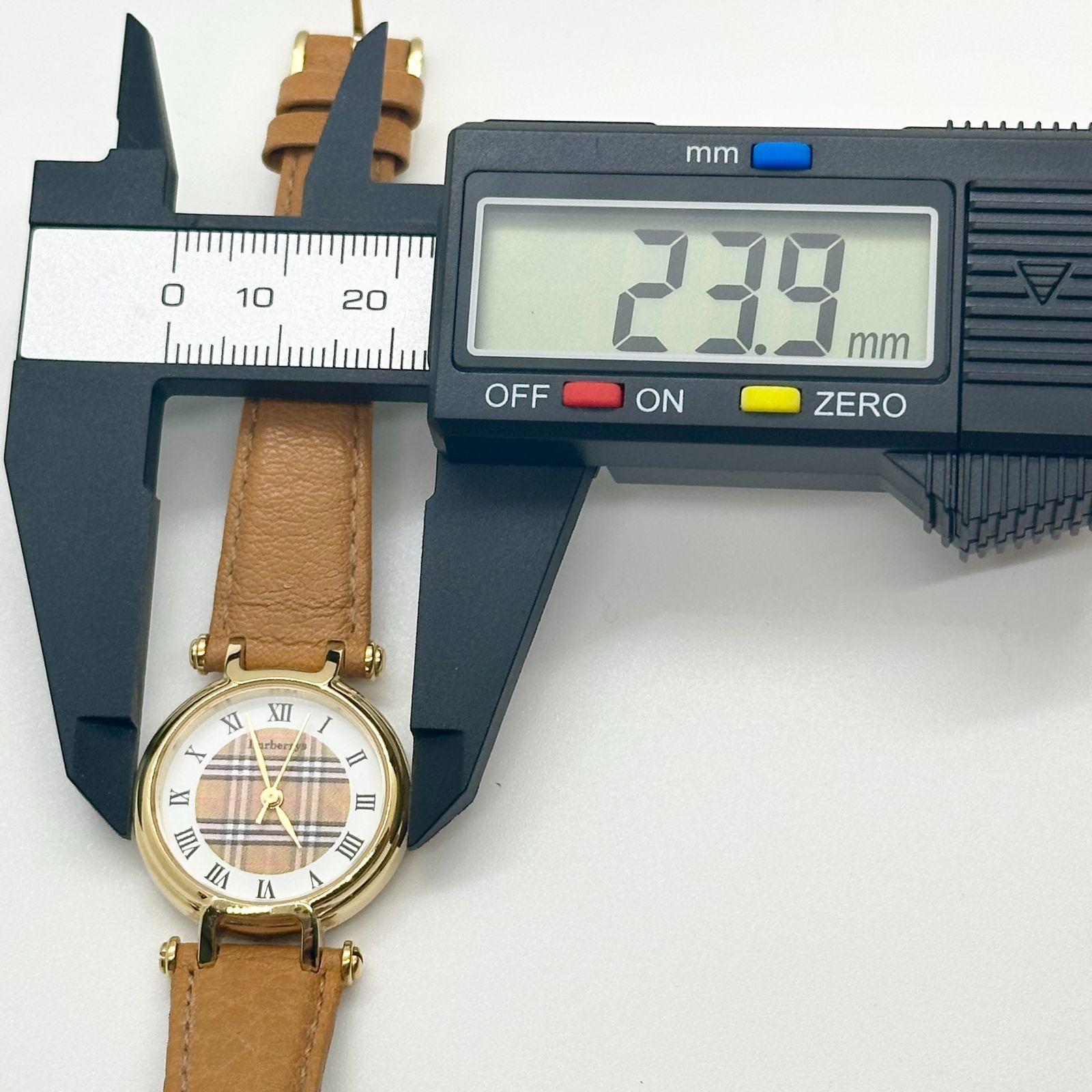 極美品 稼働 Burberry バーバリー 時計 11200L ラウンド ノバチェック