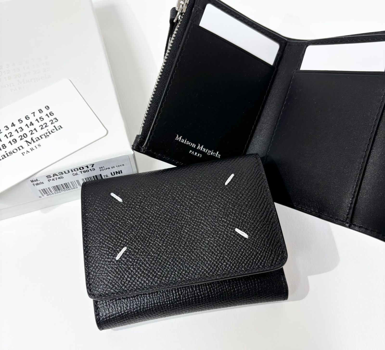 美品 メゾンマルジェラ 三つ折り財布 ブラック ボックス付き メゾンマルジェラ 三つ折り財布 MAISON MARGIELA 財布 Maison Margiela