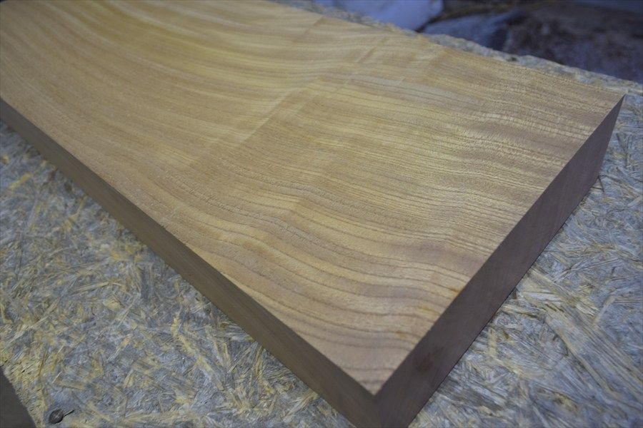 アウトレット ケヤキ(欅)の一枚 長さ約63.7cm 幅約22.1cm 厚さ約6.6cm