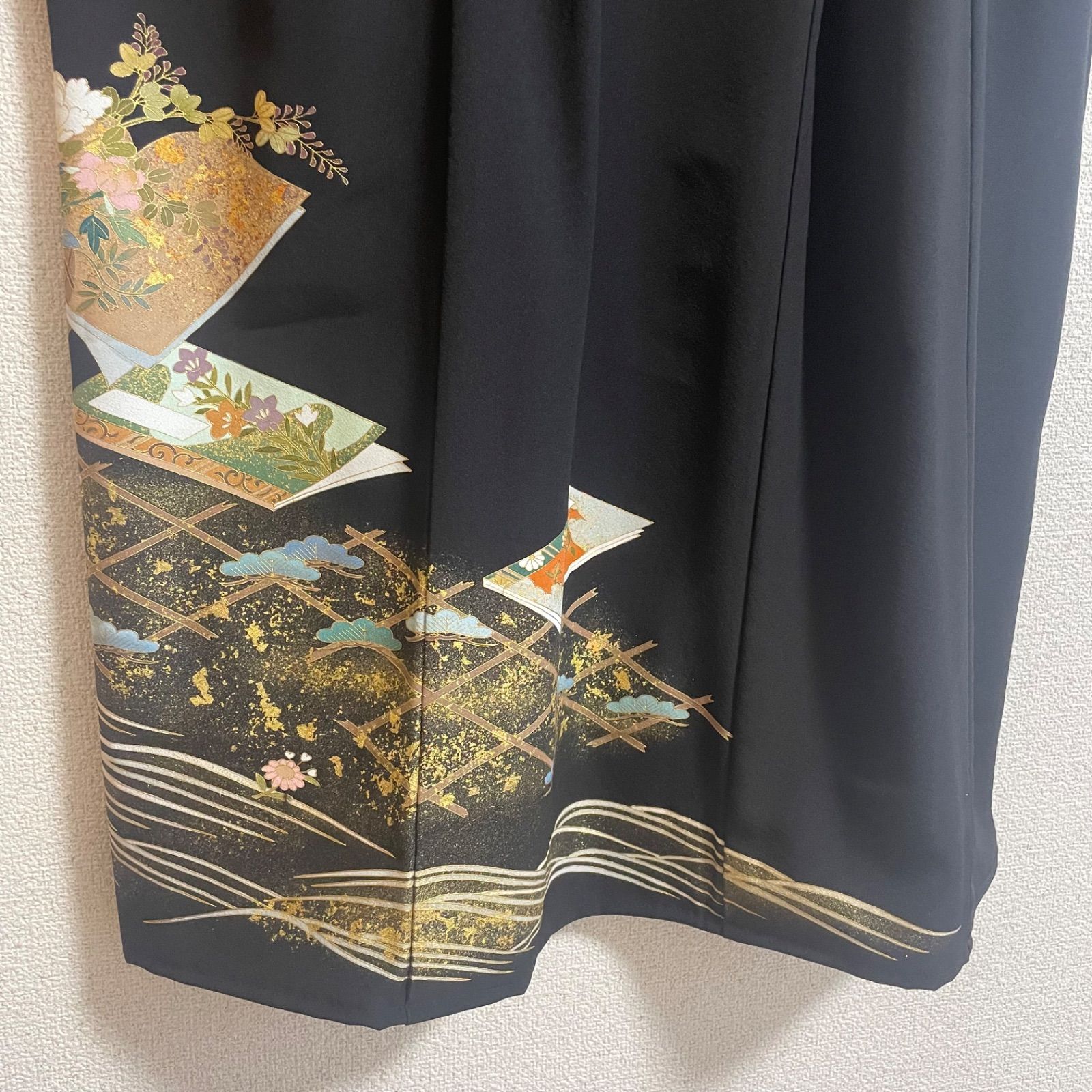 着物リメイク ワンピース黒留袖 正絹 花松文 金 刺繍 - メルカリ