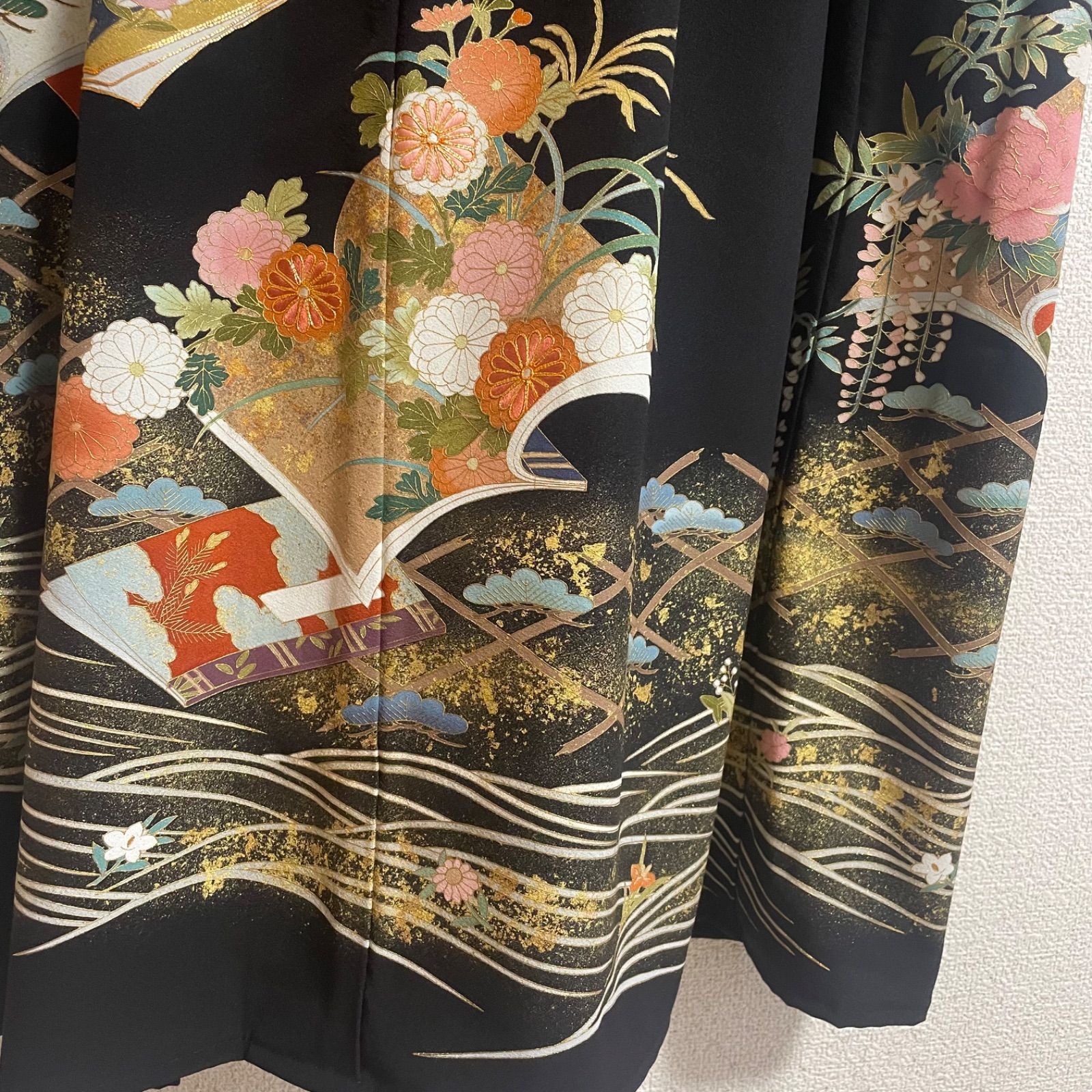 着物リメイク ワンピース黒留袖 正絹 花松文 金 刺繍 - メルカリ