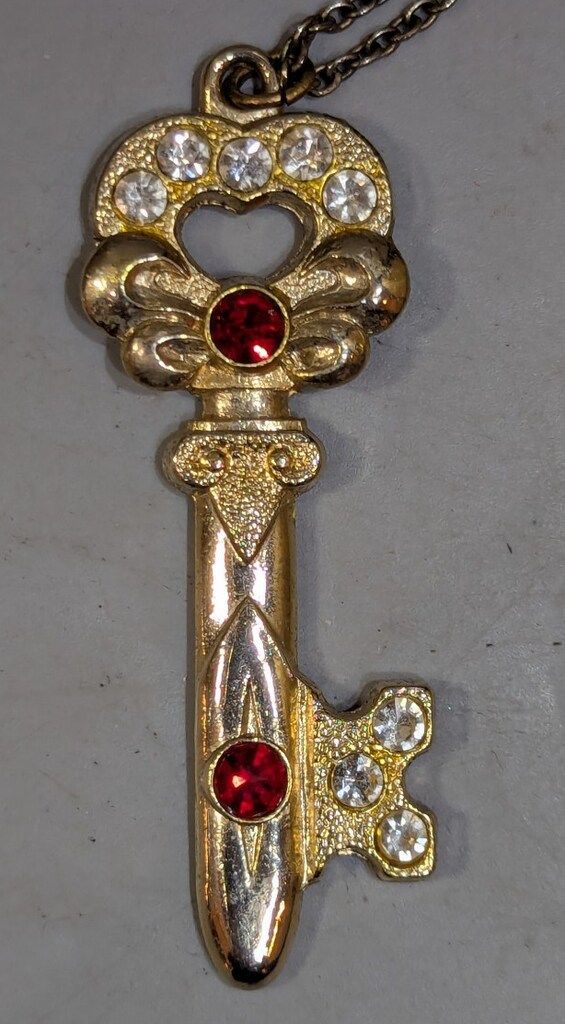 バンダイ ハロー!レディリン ひみつのかぎペンダント - メルカリ