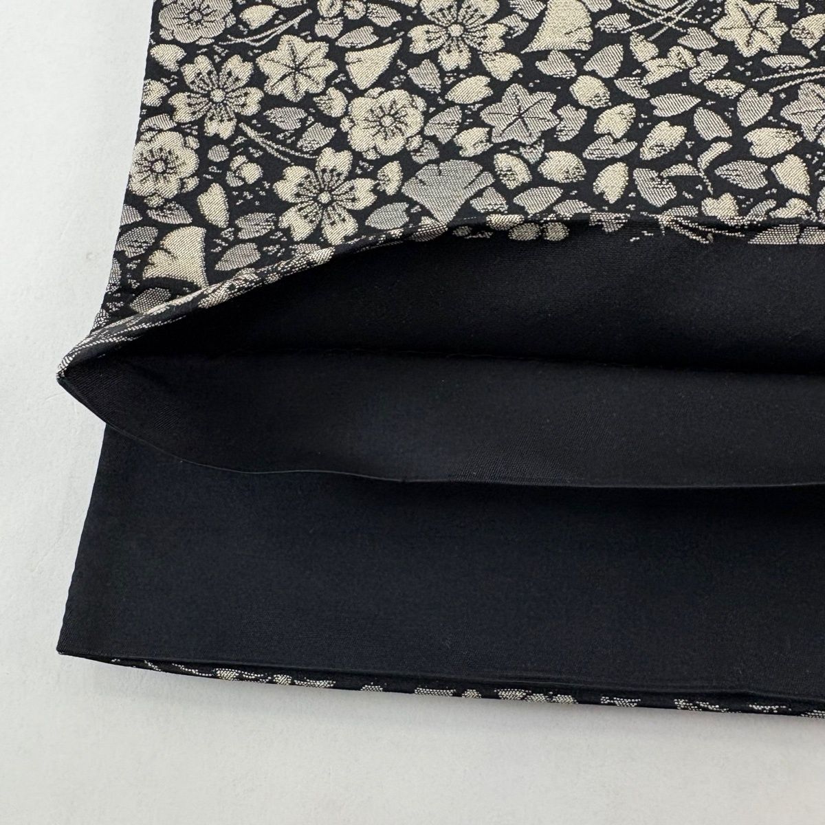 美品】 袋帯 秀品 桜 吹き寄せ 箔 黒 六通 正絹 【中古】 - メルカリ