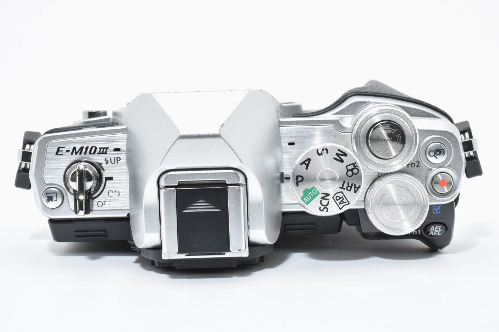 OLYMPUS E-M10 III ボディ カメラ バッテリー2個付属 良品 Olympus Om-d E-M10 Mark III ボディ シルバー バッテリー