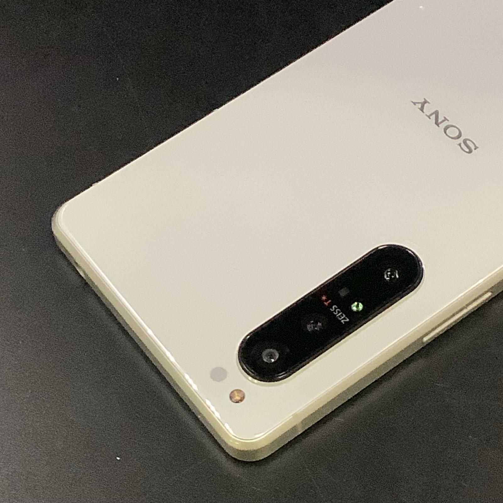 最速発送】Sony Xperia 1 II 128GB ホワイト docomo SO-51A 白ロム【難