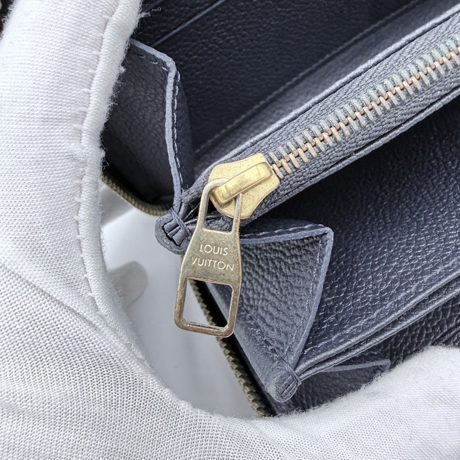 LOUIS VUITTON（ルイ・ヴィトン）ジッピー・ウォレット モノグラム 