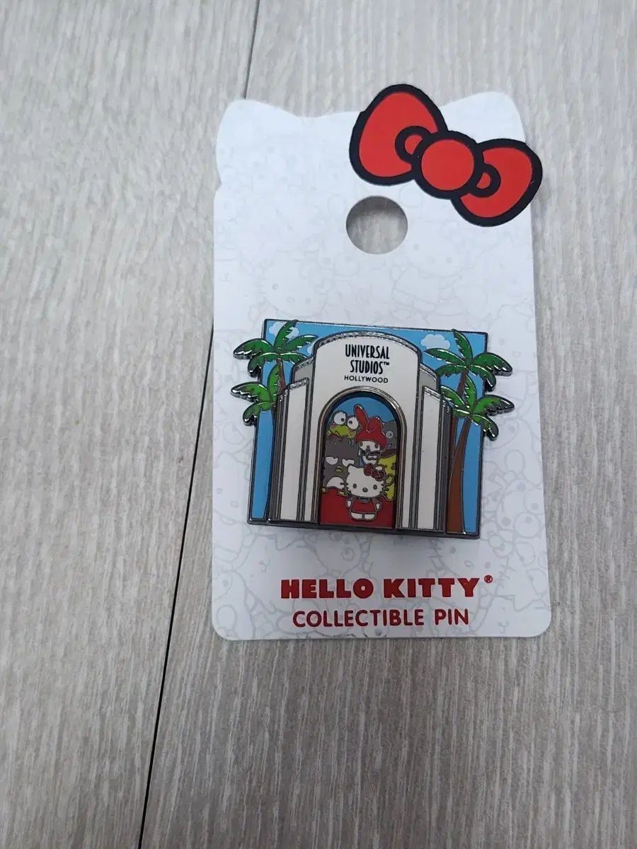 ハローキティ ユニバーサル・スタジオ・ジャパン ピンバッジ - メルカリ