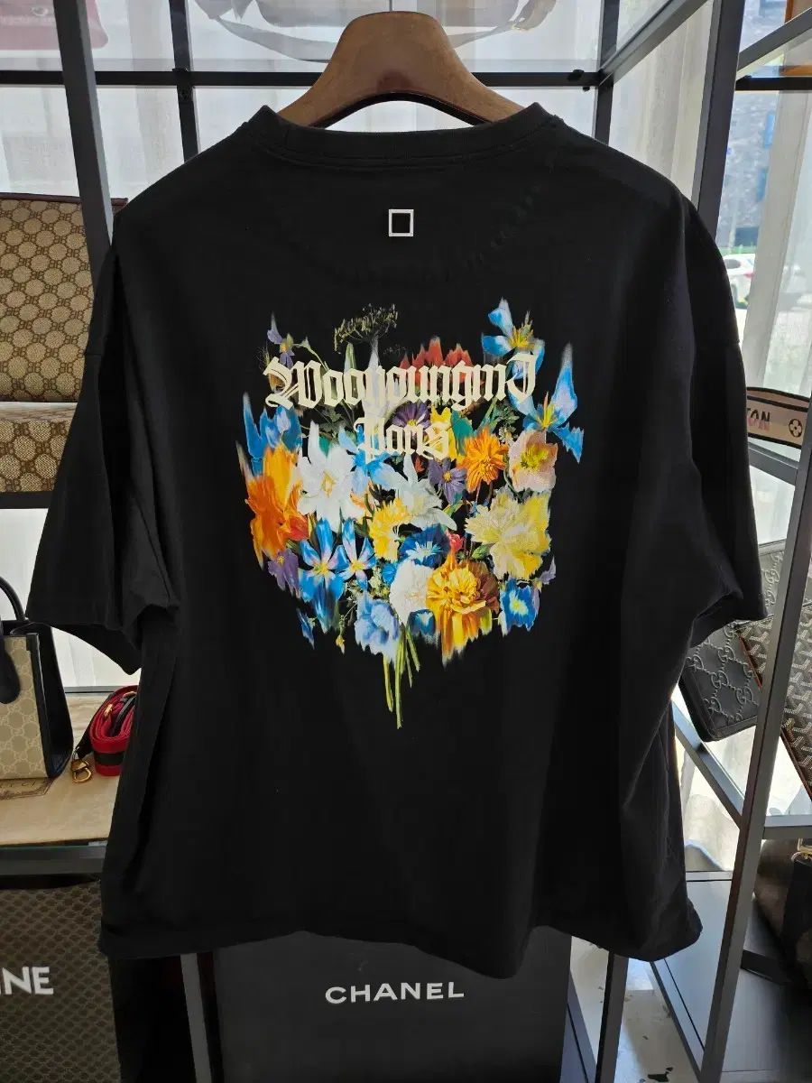 新品 ウーヨンミ フラワー プリンティング ブラック 半袖 Tシャツ ☆人気☆【WOOYOUNGMI】☆Flower Print Back Logo T-Shir.t