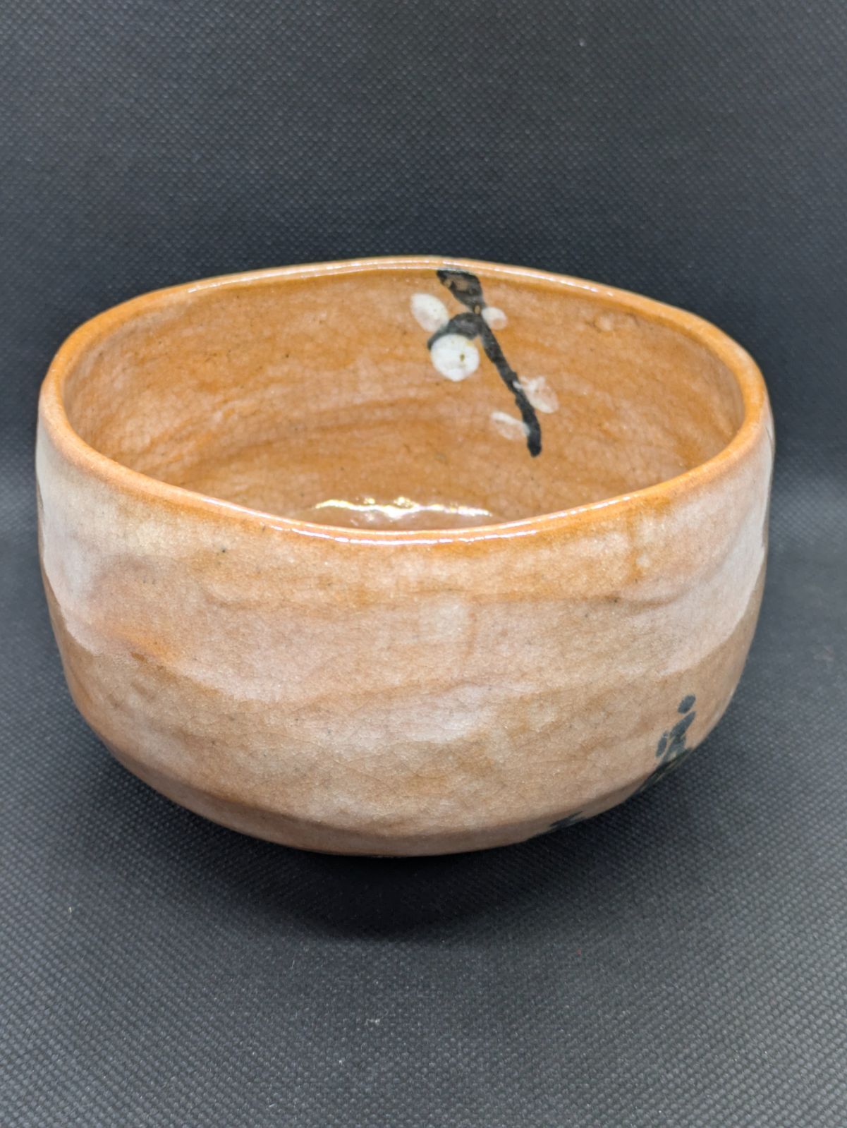 西山窯 赤楽写 梅図茶碗 昭和三十三年春 裏書入 共箱付 茶道具 抹茶碗