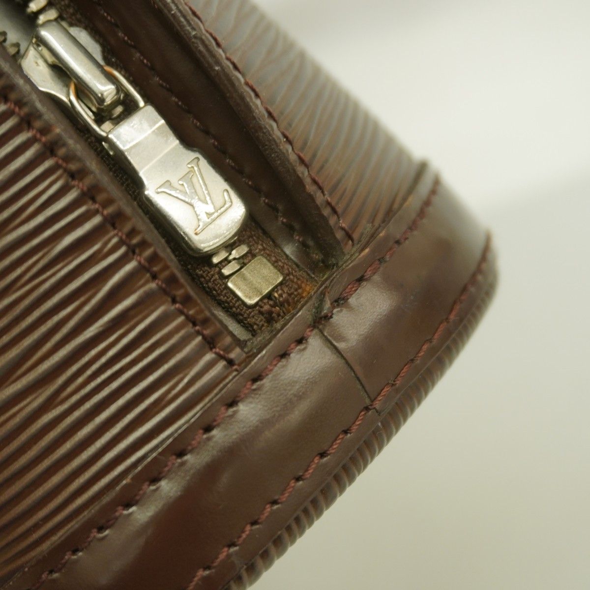 ☆SALE【6ba1302-k】ルイヴィトン ショルダーバッグ エピ リュサック 