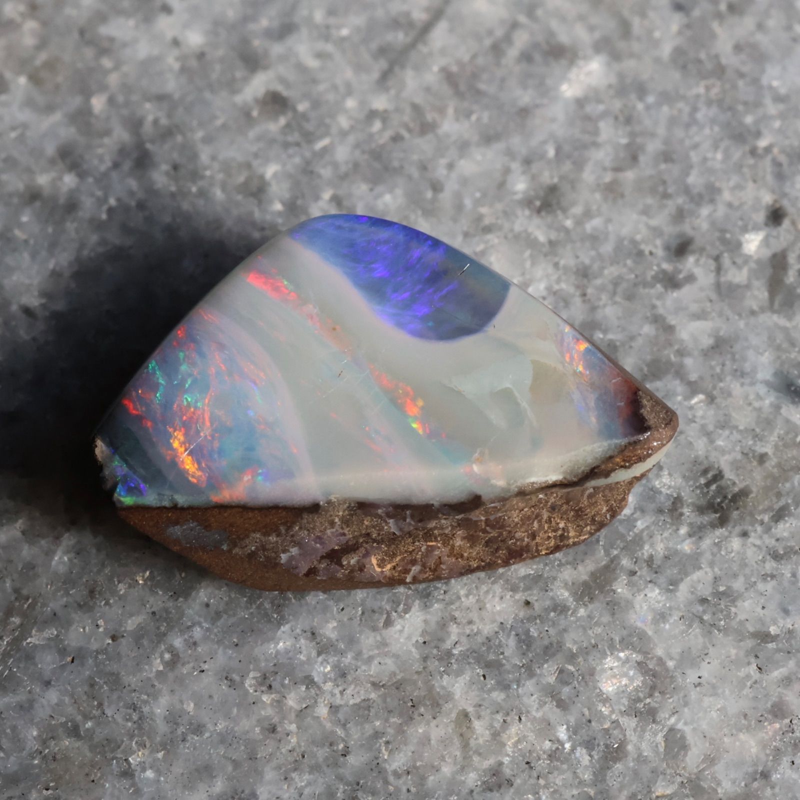 天然ボルダーオパール 7.66ct ラフカット クイーンズランド産