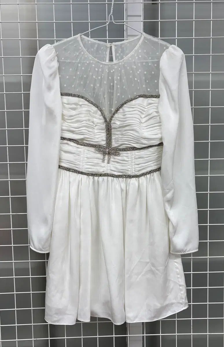 SELF PORTRAIT セルフ・ポートレイト 白 ONE PIECE uk6 - メルカリ