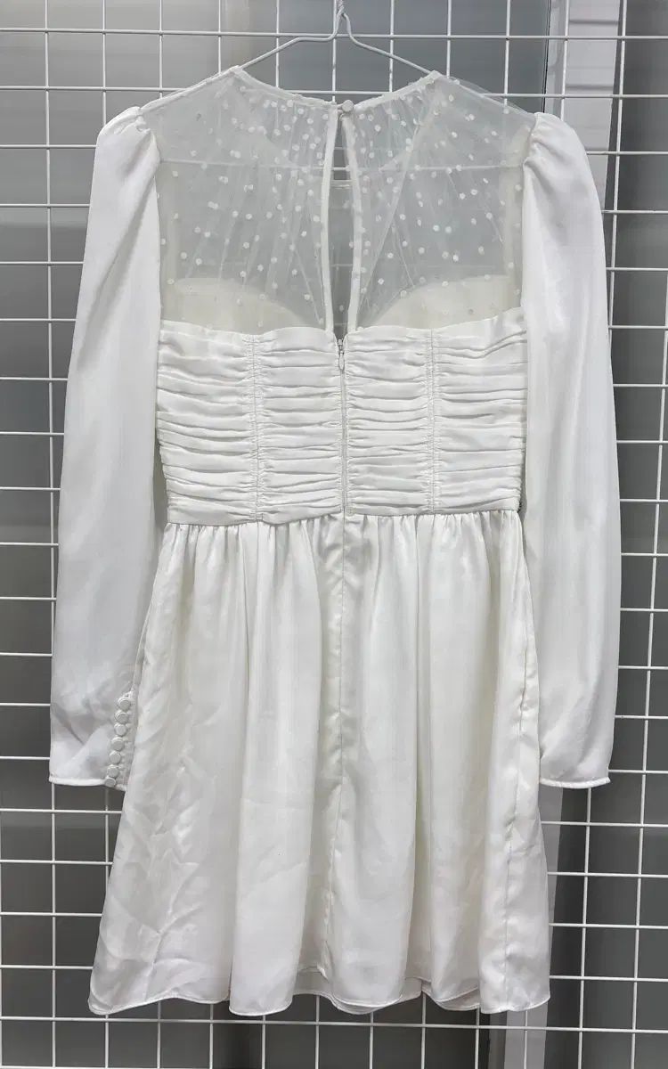 SELF PORTRAIT セルフ・ポートレイト 白 ONE PIECE uk6 - メルカリ