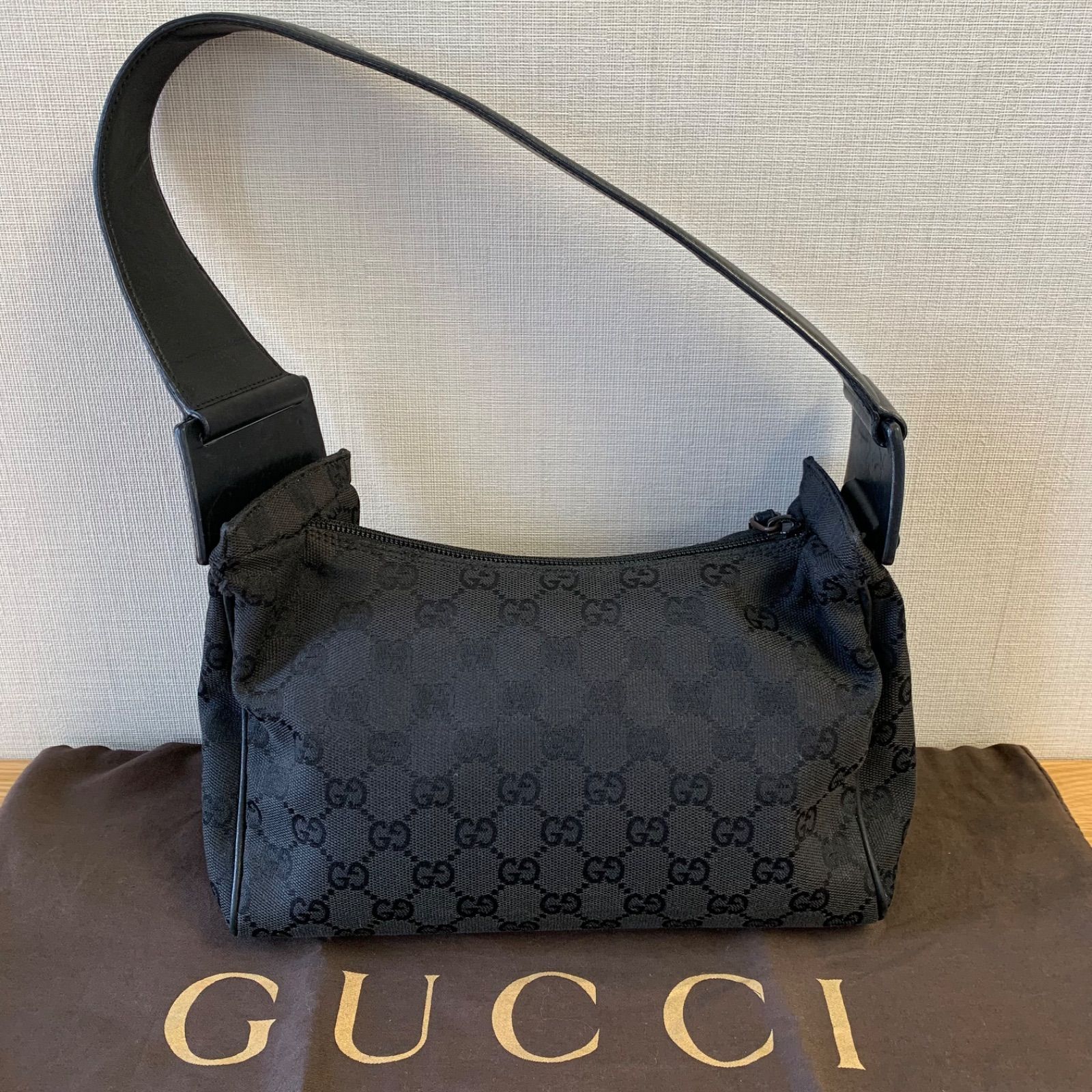 GUCCI グッチ GGキャンバス ワンショルダーバッグ ブラック 【公式通販】