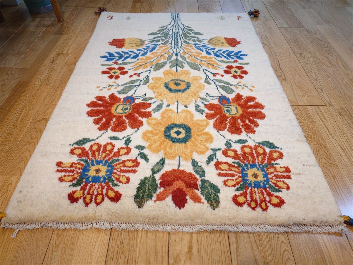ペルシャ ギャッベ マット大 ラグ 118x82cm アイボリー 色とりどりの花