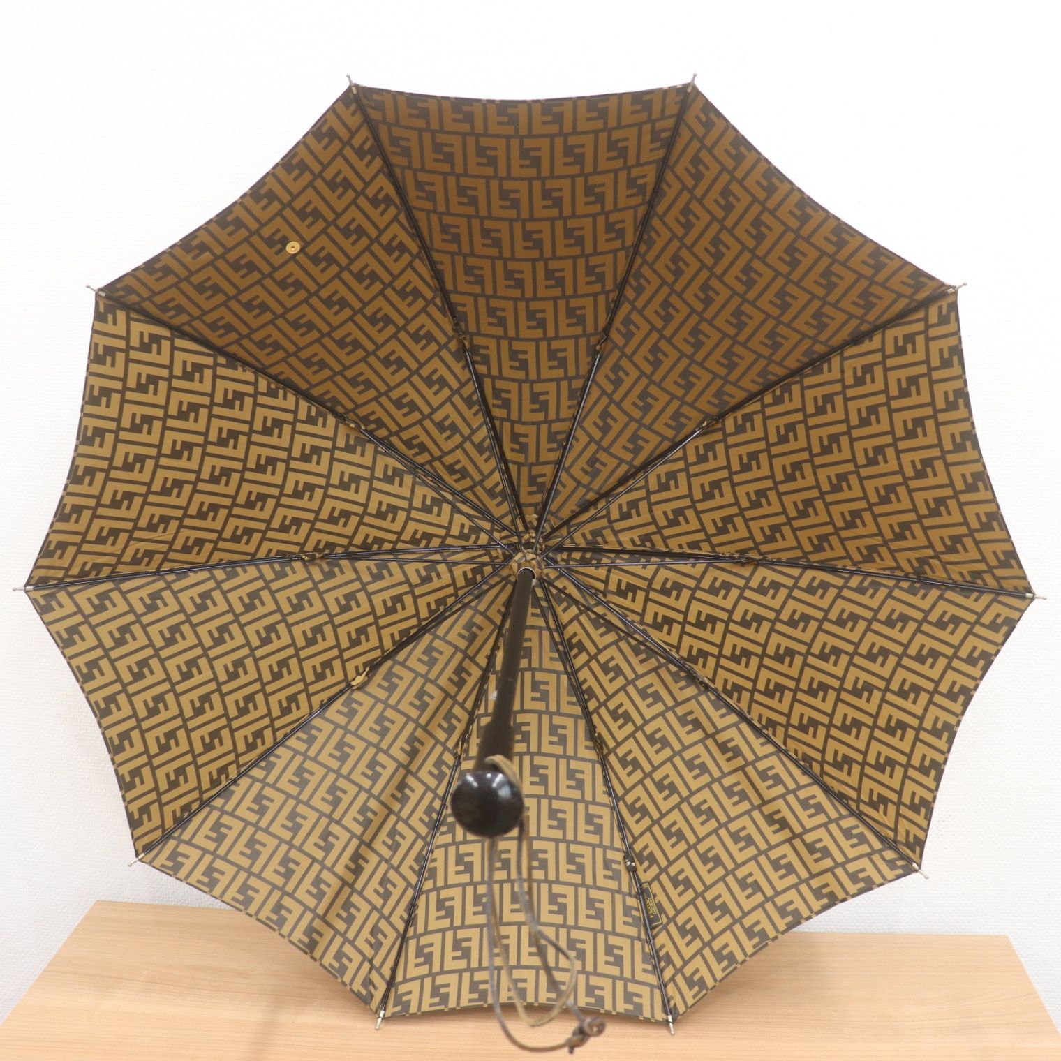 IT5PGHNZN54G FENDI フェンディ ズッカ柄 傘 アンブレラ 雨傘 長傘