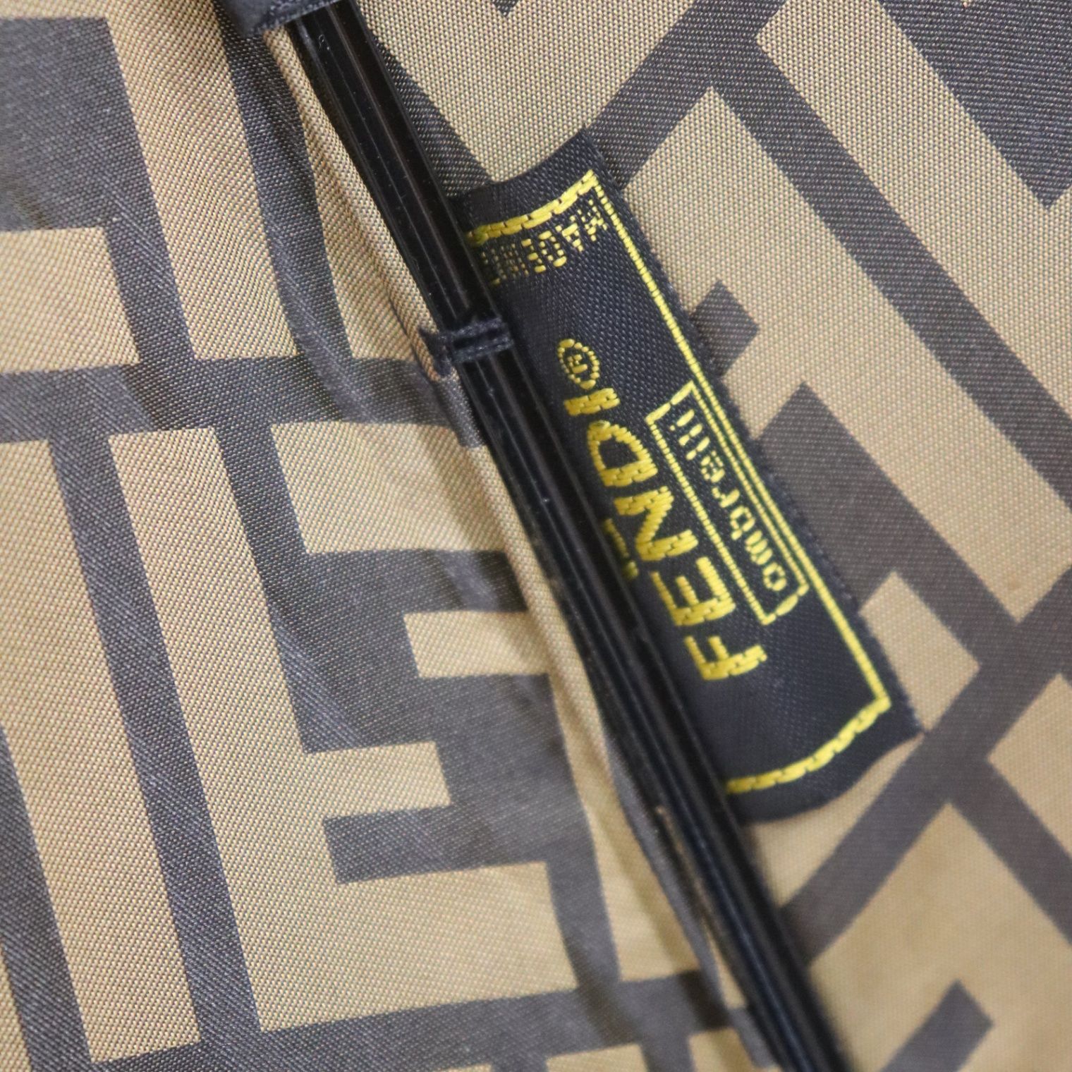 IT5PGHNZN54G FENDI フェンディ ズッカ柄 傘 アンブレラ 雨傘 長傘