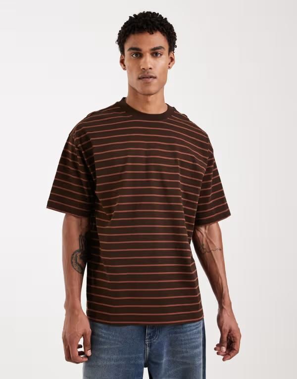 【送料無料】 エイソス メンズ Tシャツ トップス ASOS DESIGN oversized Tshirt in brown stripe Brown Stripe