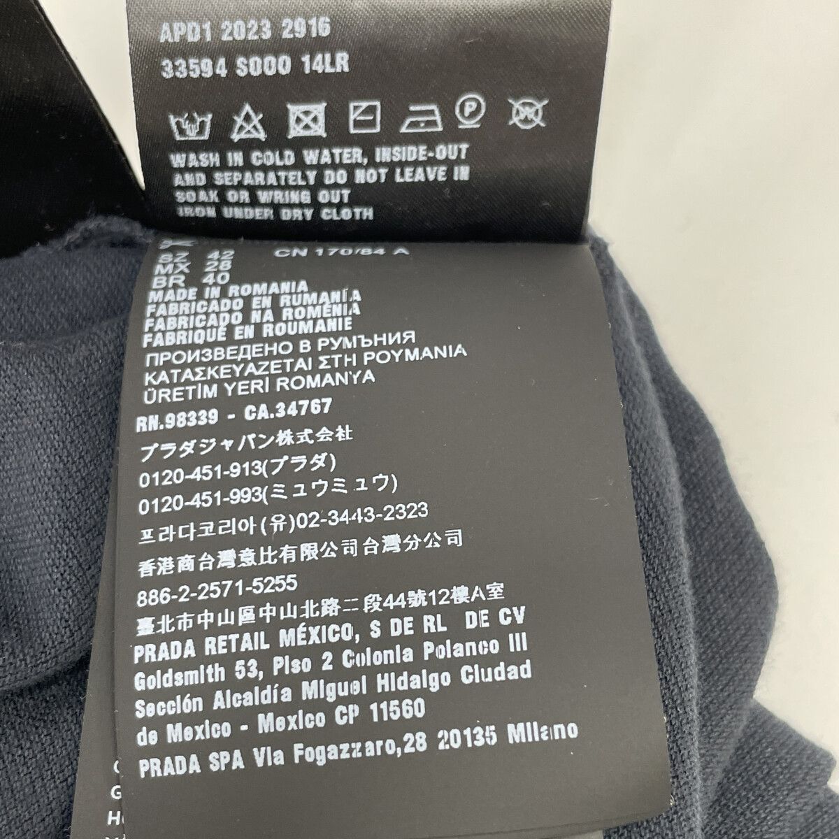 PRADA プラダ 23年 ﾈｲﾋﾞｰ ﾄﾗｲｱﾝｸﾞﾙﾛｺﾞ ﾜﾝﾋﾟｰｽ 42 - メルカリ
