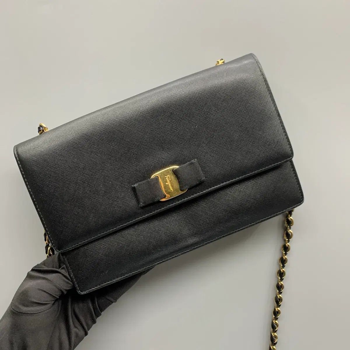 267000491 FERRAGAMO フェラガモ ヴァラ ブラック チェーン ショルダー 