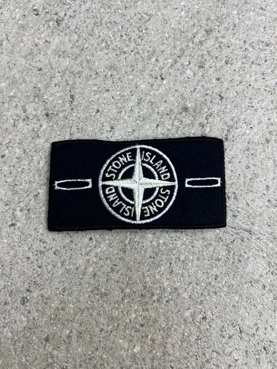 STONE ISLAND ストーンアイランド 白 ワッペン 【公式通販】