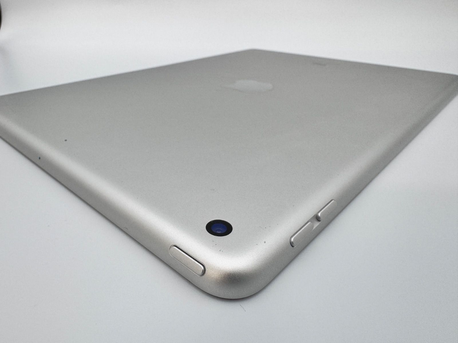 IJ8# iPad 第8世代 Wi-Fiモデル 32GB シルバー - メルカリ