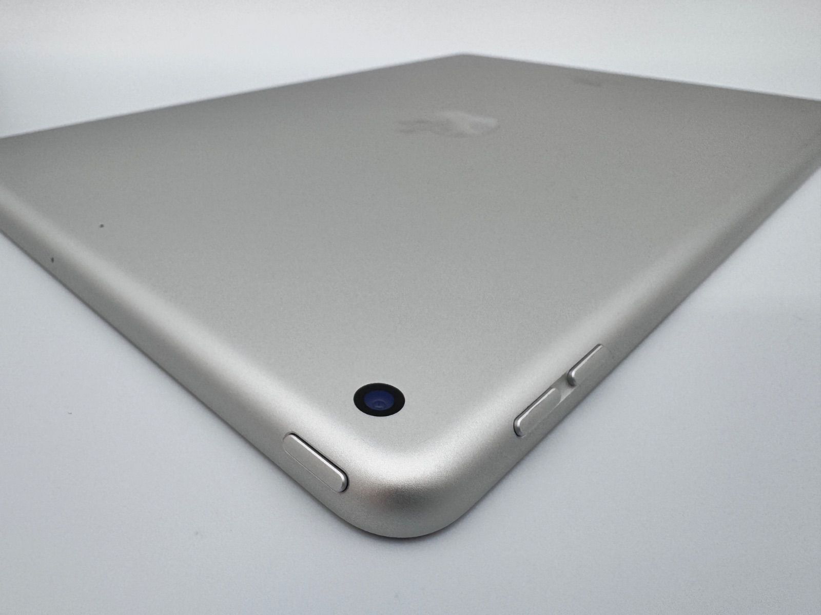 IJ9# iPad 第8世代 Wi-Fiモデル 32GB シルバー - メルカリ