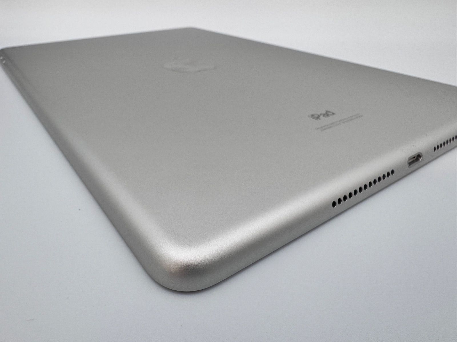 IJ9# iPad 第8世代 Wi-Fiモデル 32GB シルバー - メルカリ