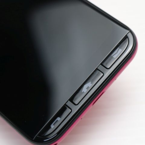 新品同様 A205KC かんたんスマホ3 マゼンタ Y!mobile スマホ 京セラ