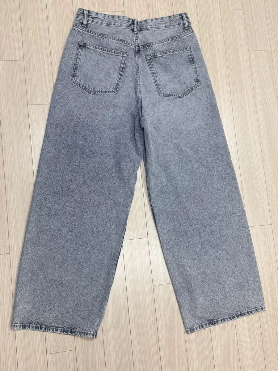 (新品)ZARA ライト グレー ワイド デニム パンツ 30サイズ