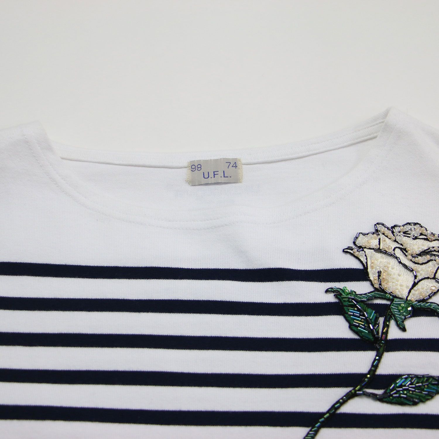 UNDERCOVER アンダーカバー Tシャツ ホワイト ネイビー 白紺 | 25春夏 伊勢丹新宿店限定 リメイク ボーダー Tシャツ / カットソー バスクシャツ 七分袖 ボートネックビーズ刺繍 コットン | トップス【レディース】【中古】 UNDERCOVER アンダーカバー Tシャツ ホワイト ネイビー 白紺 | 25春夏