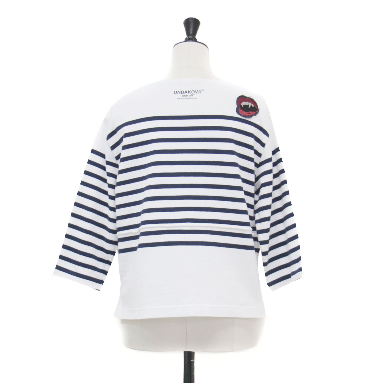 UNDERCOVER アンダーカバー Tシャツ ホワイト ネイビー 白紺 | 25春夏 伊勢丹新宿店限定 リメイク ボーダー Tシャツ / カットソー バスクシャツ 七分袖 ボートネックビーズ刺繍 コットン | トップス【レディース】【中古】 UNDERCOVER アンダーカバー Tシャツ ホワイト ネイビー 白紺 | 25春夏