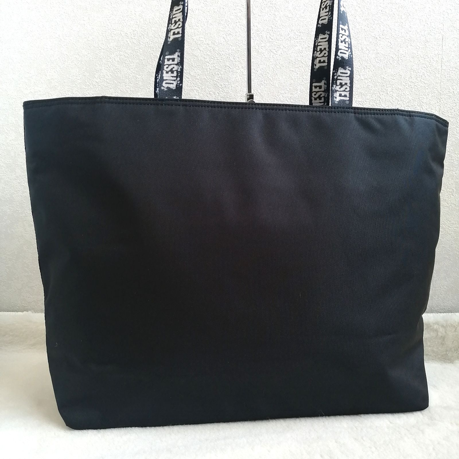 未使用タグ付☆ディーゼル トートバッグ ロゴペイント 肩掛け ブラック