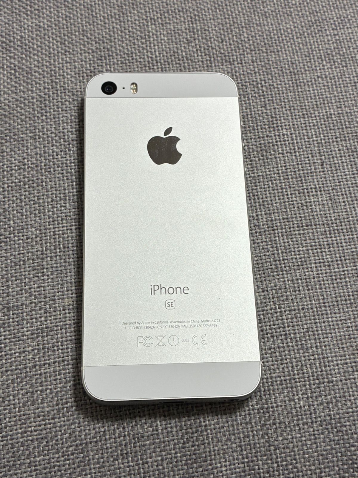 iPhoneSE シルバー 美品 中古スマートフォン本体 SIMフリースマホ 白