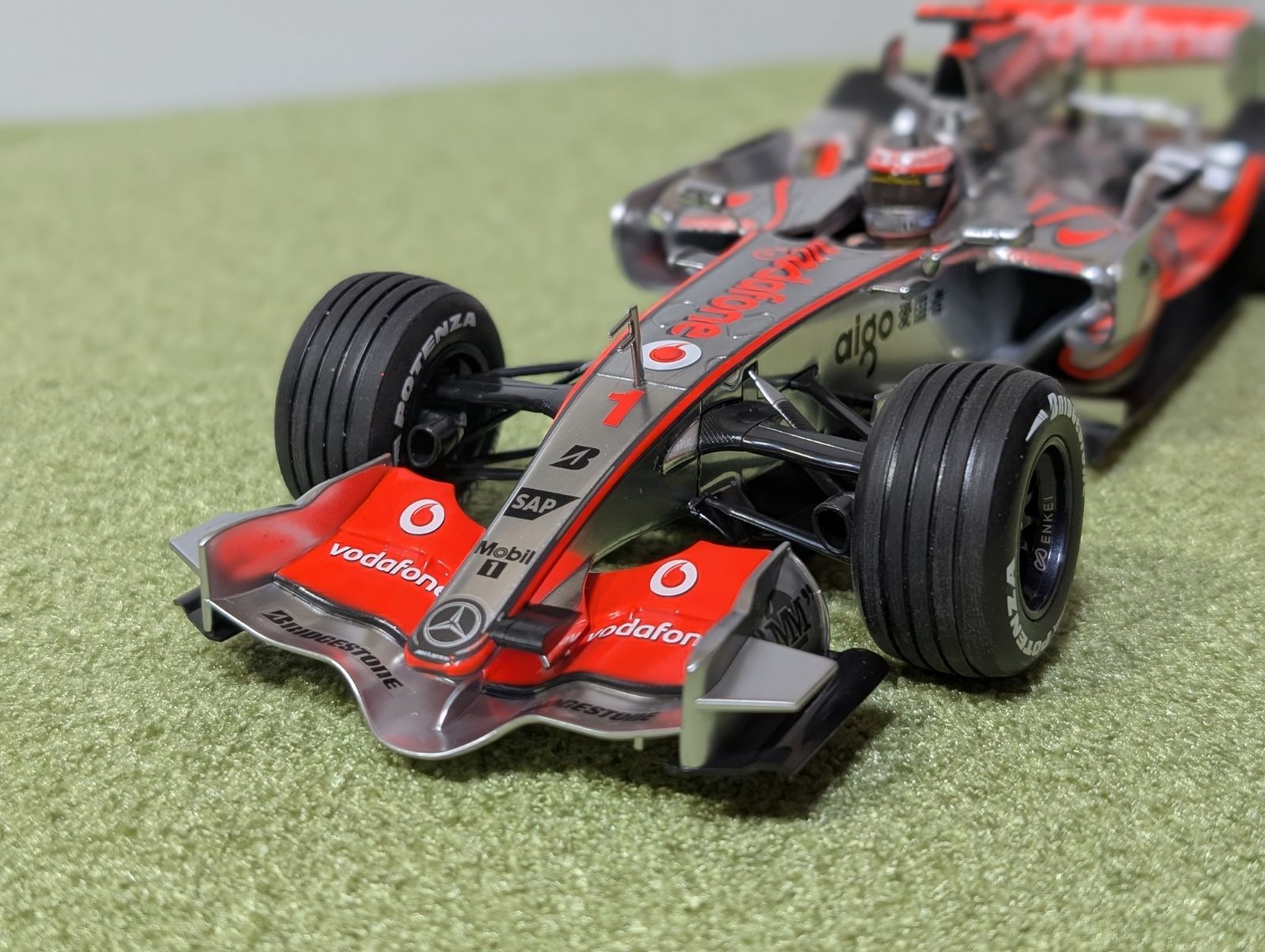 ミニチャンプス 1/18 ボーダフォン マクラーレン MP4-22 F.アロンソ ◇割引対象◇ミニチャンプス 1/18マクラーレンMP4/22フェルナンド