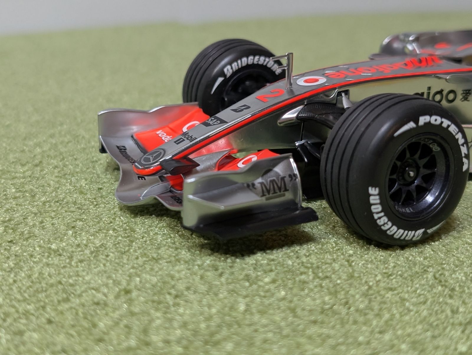 ミニチャンプス 1/18マクラーレンMP4/22 ルイス・ハミルトン F1 模型