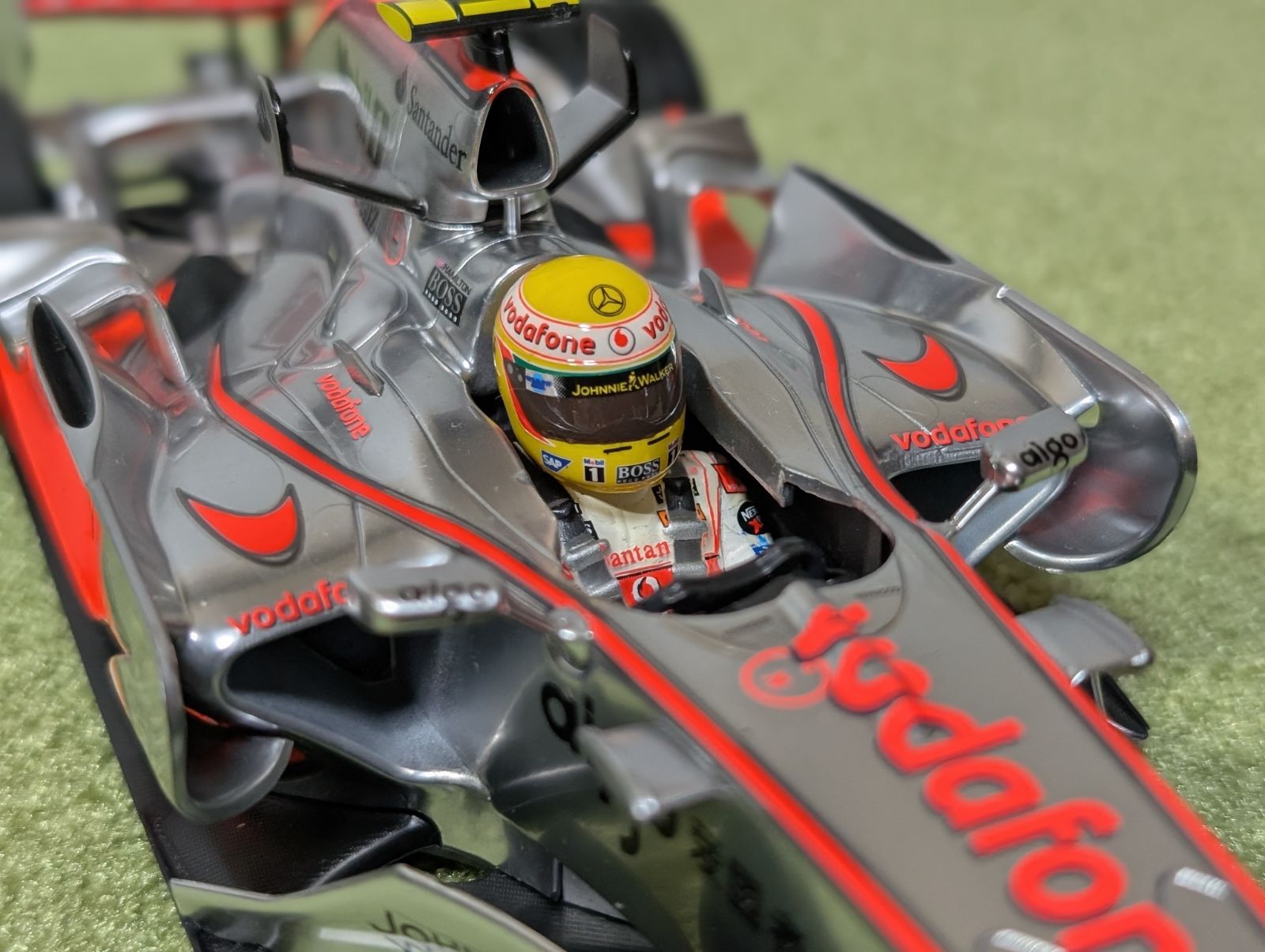 ミニチャンプス 1/18マクラーレンMP4/22 ルイス・ハミルトン F1 模型