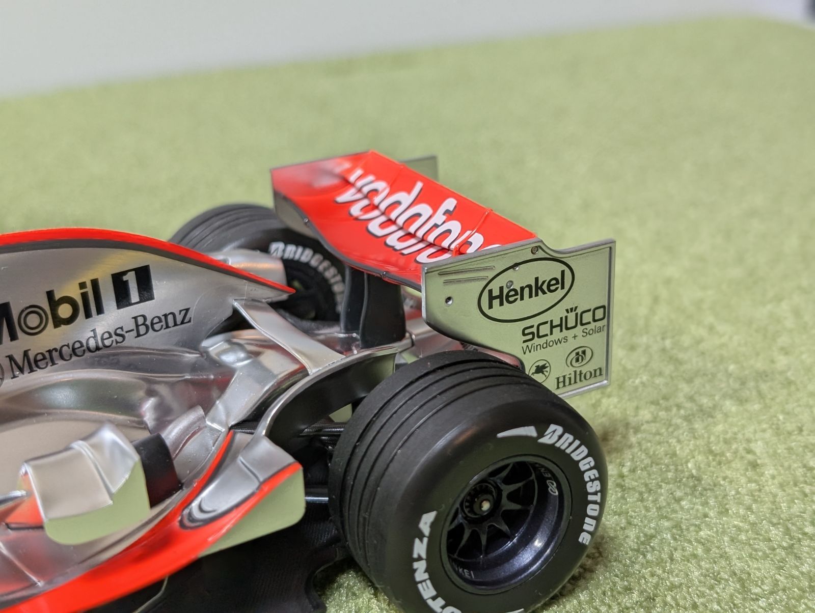 ミニチャンプス 1/18マクラーレンMP4/22 ルイス・ハミルトン F1 模型