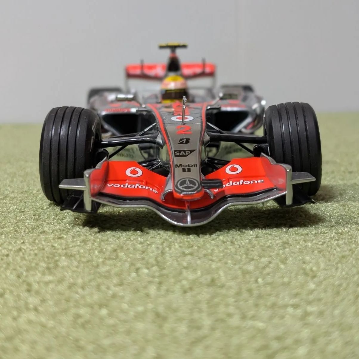 ミニチャンプス 1/18マクラーレンMP4/22 ルイス・ハミルトン F1 模型