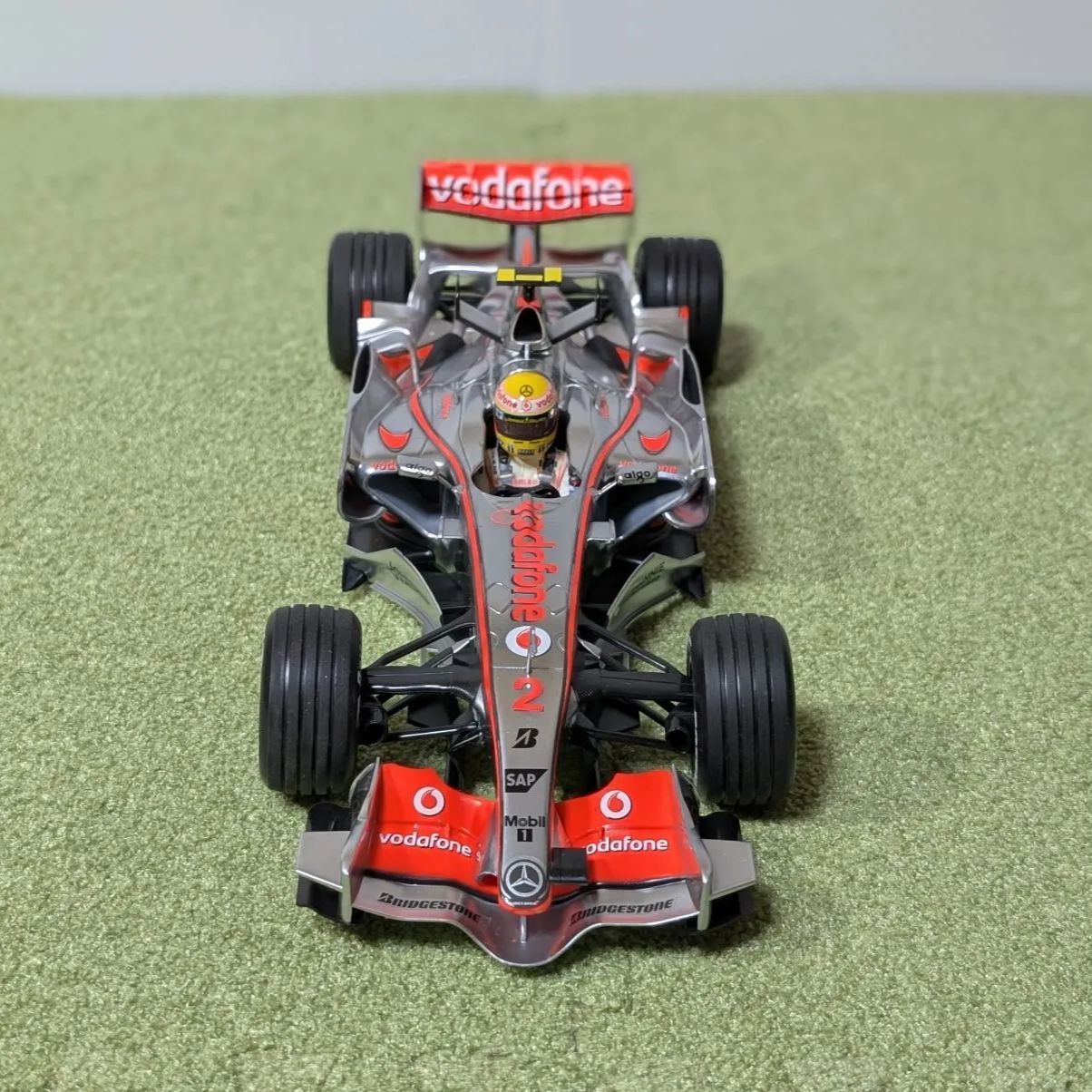 F1モデルカー　McLaren ルイスハミルトン　1/18サイズ ミニチャンプス 1/18マクラーレンMP4/22 ルイス・ハミルトン F1 模型