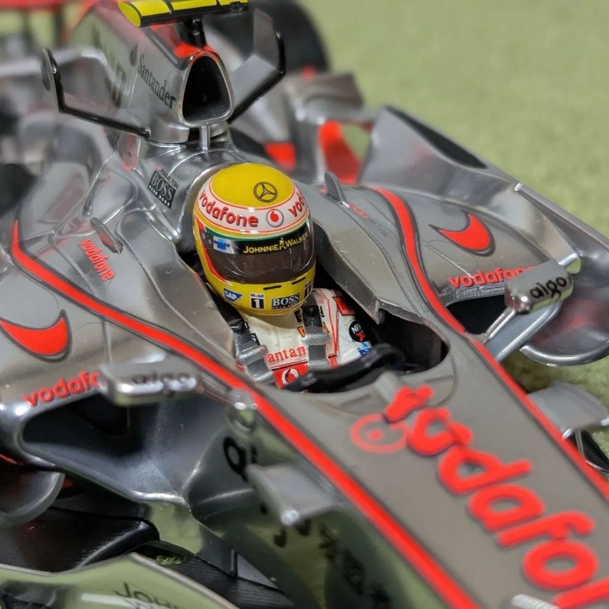 ミニチャンプス 1/18マクラーレンMP4/22 ルイス・ハミルトン F1 模型