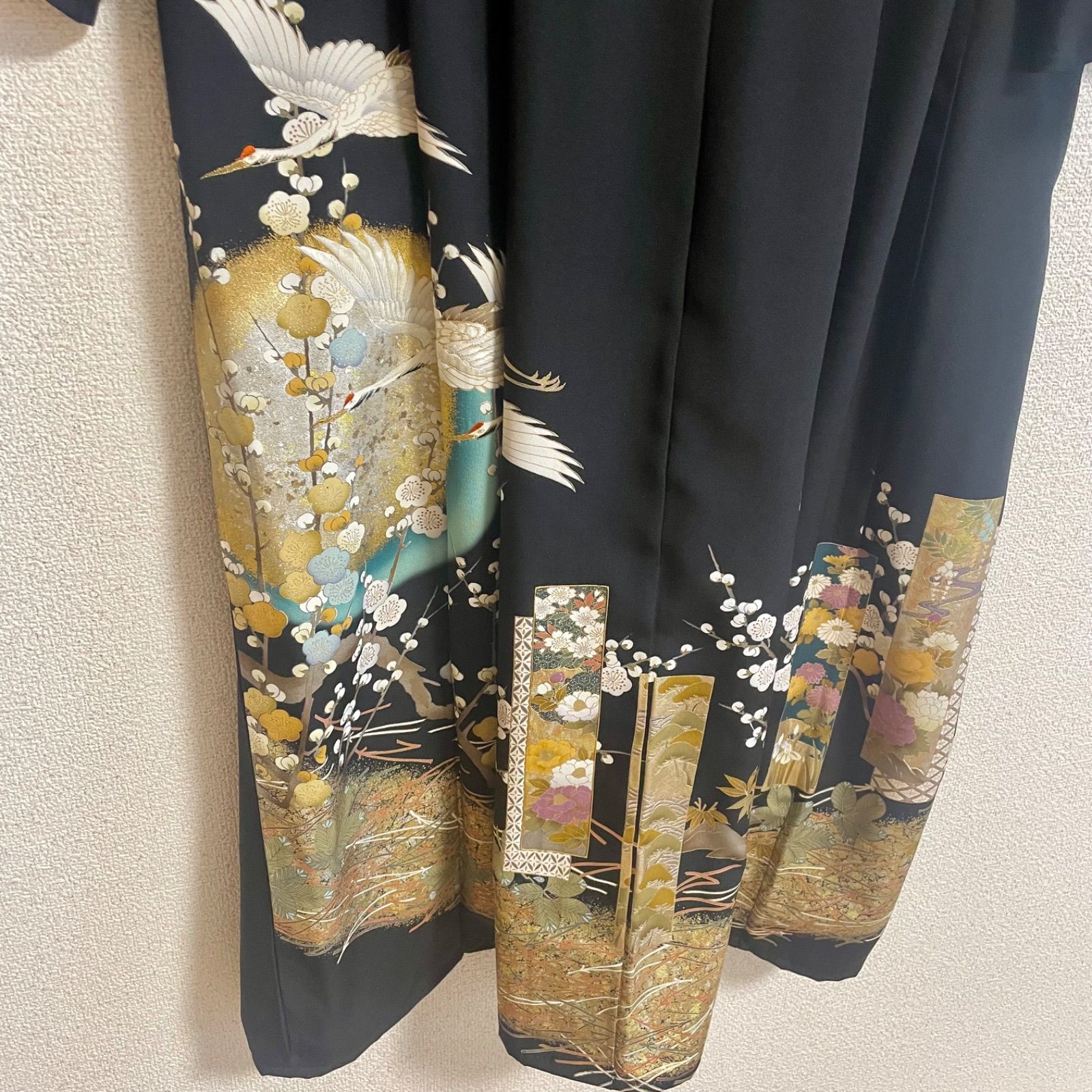 着物リメイク ワンピース黒留袖 正絹 落款 作家物 鶴 花柄 - メルカリ