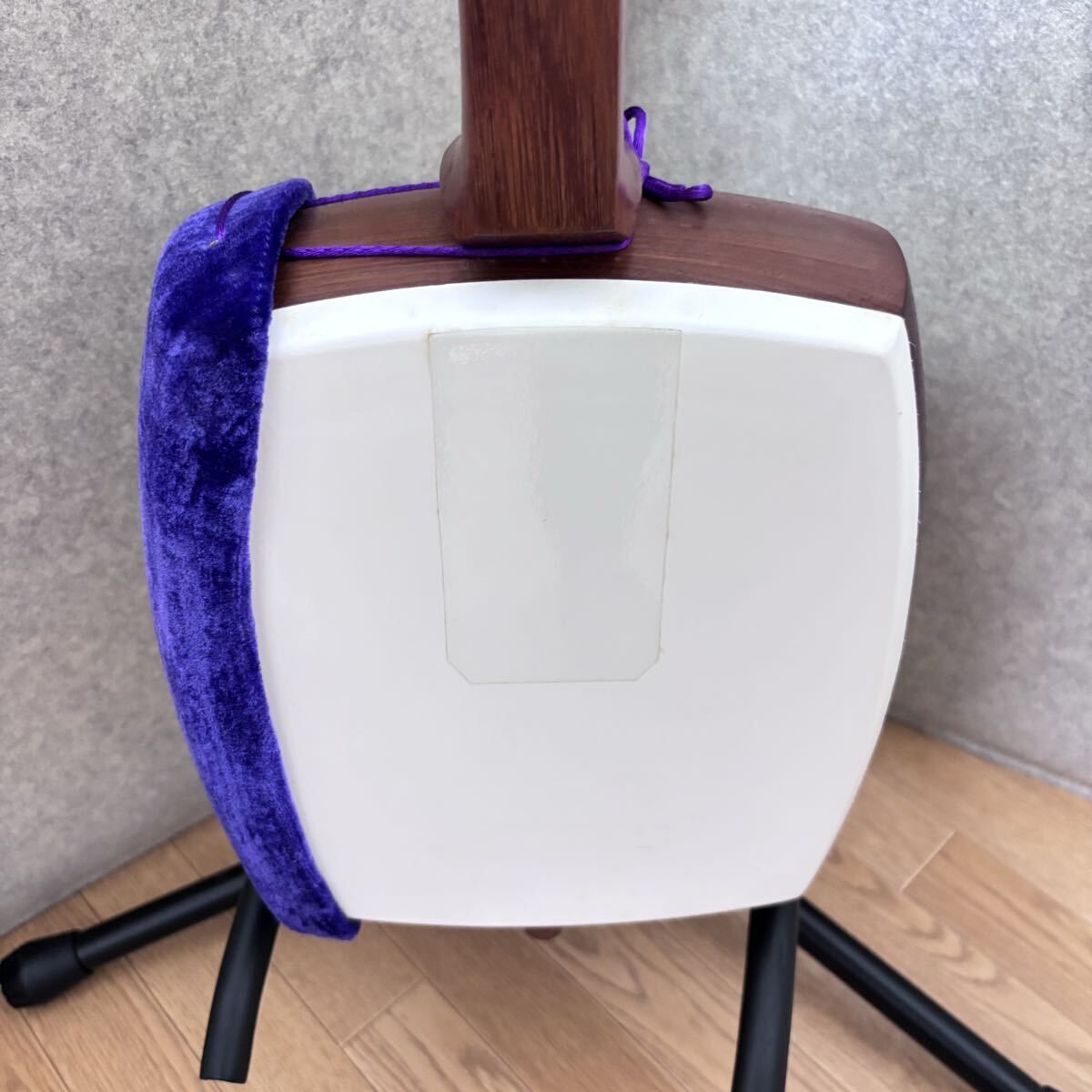 □【綺麗】津軽三味線 花梨 丸打胴 人工皮 棹幅:約3.1cm - メルカリ