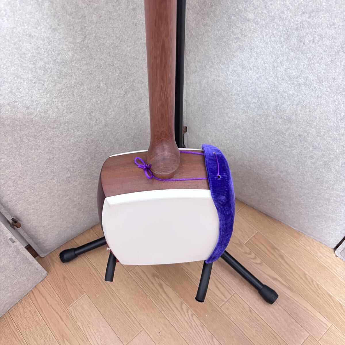 □【綺麗】津軽三味線 花梨 丸打胴 人工皮 棹幅:約3.1cm - メルカリ