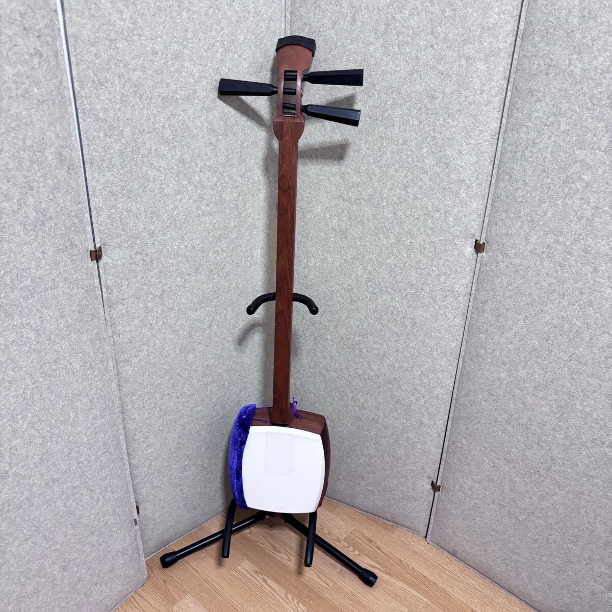 □【綺麗】津軽三味線 花梨 丸打胴 人工皮 棹幅:約3.1cm - メルカリ