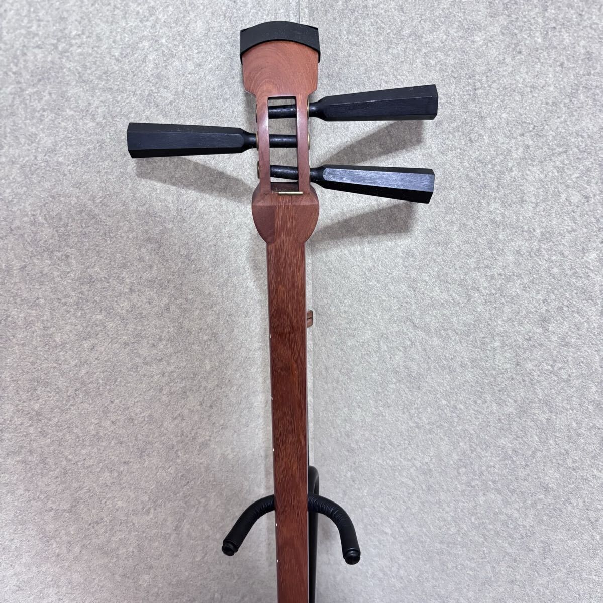 □【綺麗】津軽三味線 花梨 丸打胴 人工皮 棹幅:約3.1cm - メルカリ