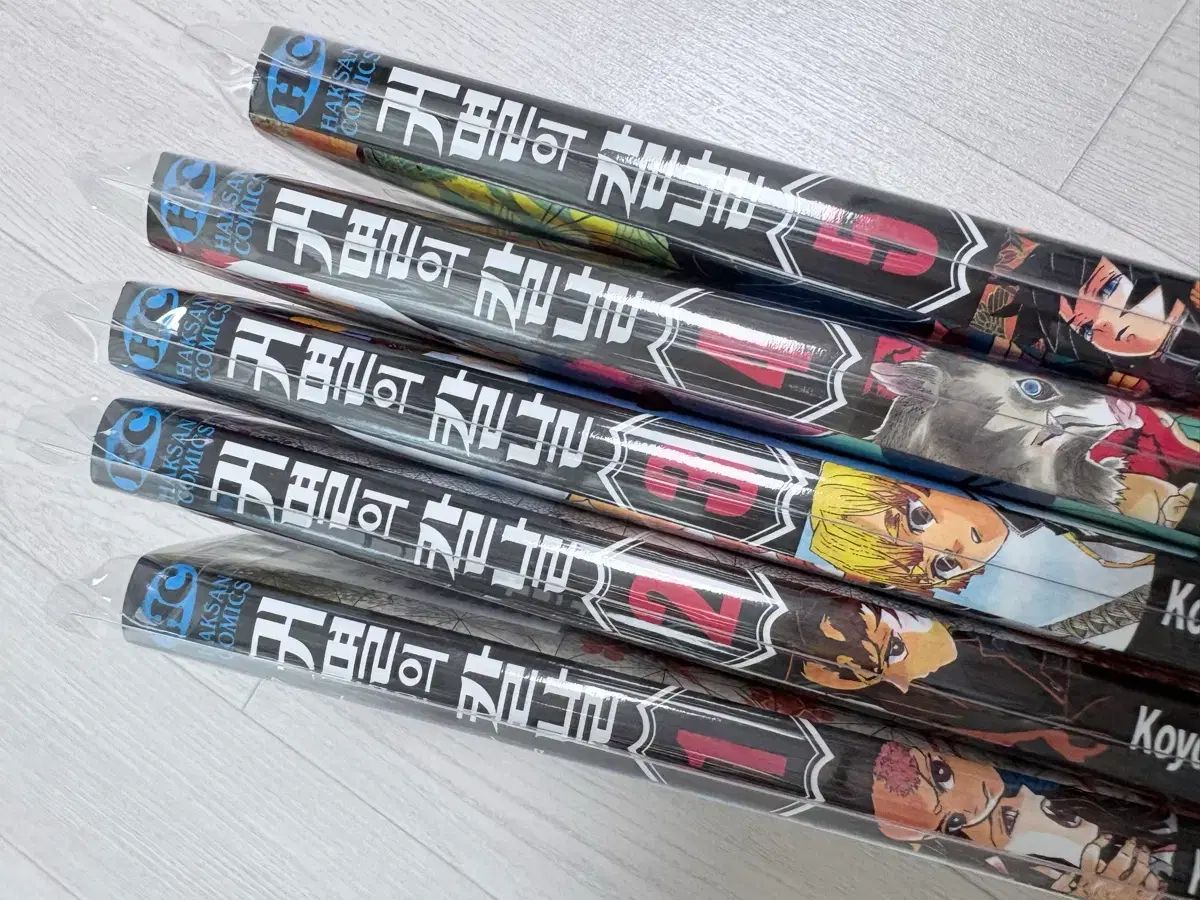 鬼滅の 鬼滅の刃 漫画 1 - 5 巻 セット 鬼滅の刃 :