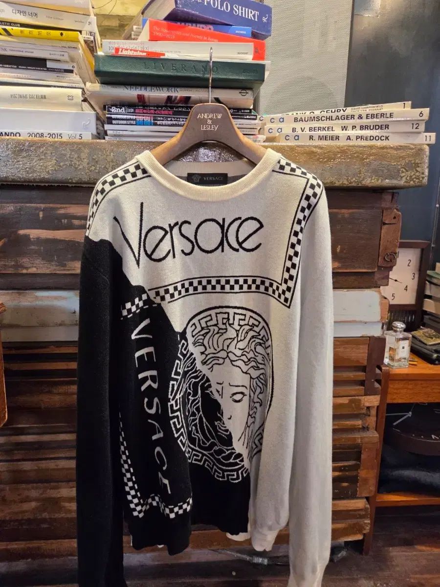 Gianni Versace（ニット⁄セーター）のフリマアイテム一覧 Gianni