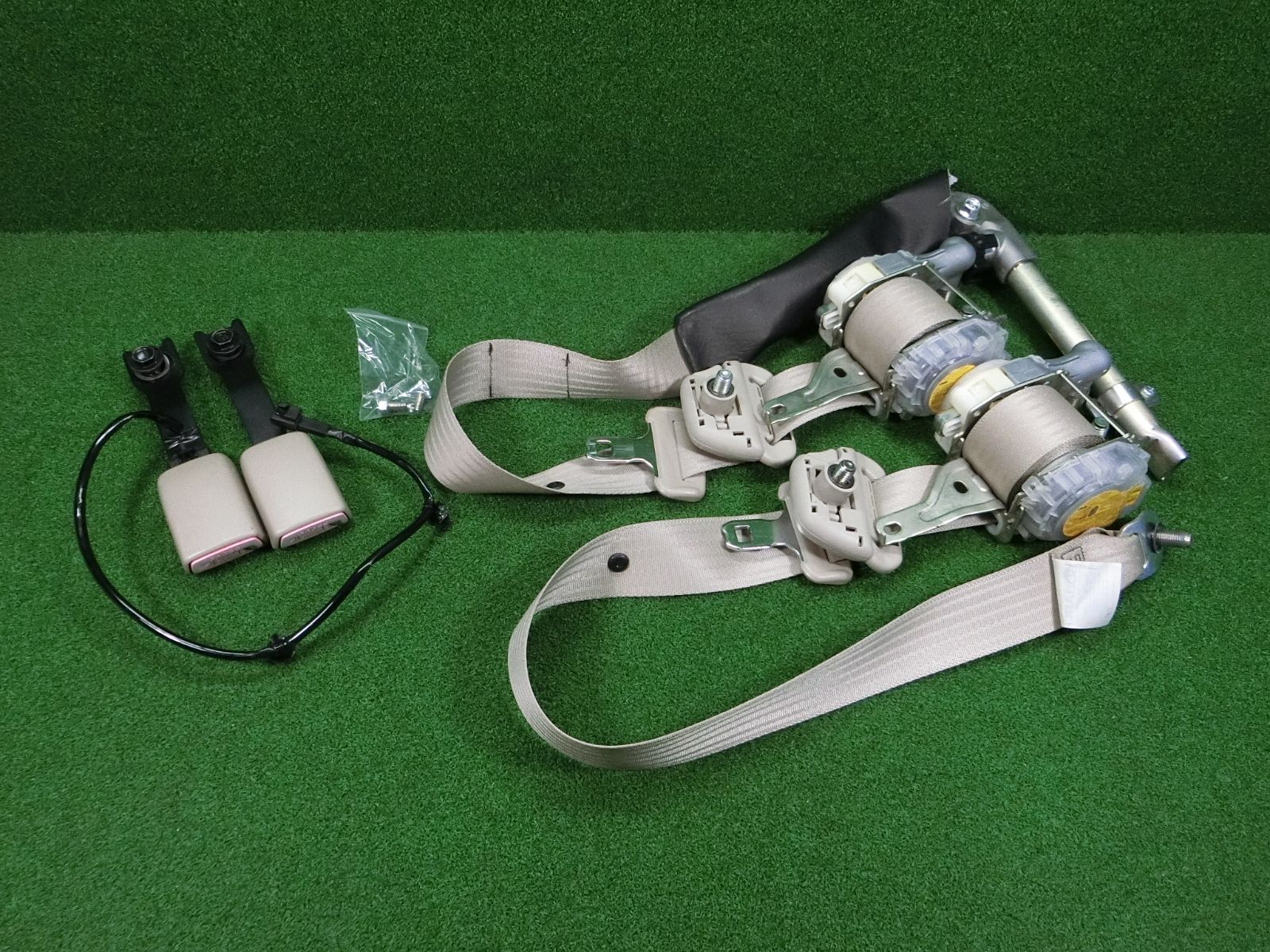 [13993] 送料無料 スバル R2 RC1 フロント シートベルト 左右セット キャッチ 7M7600-P 7M8600-P
